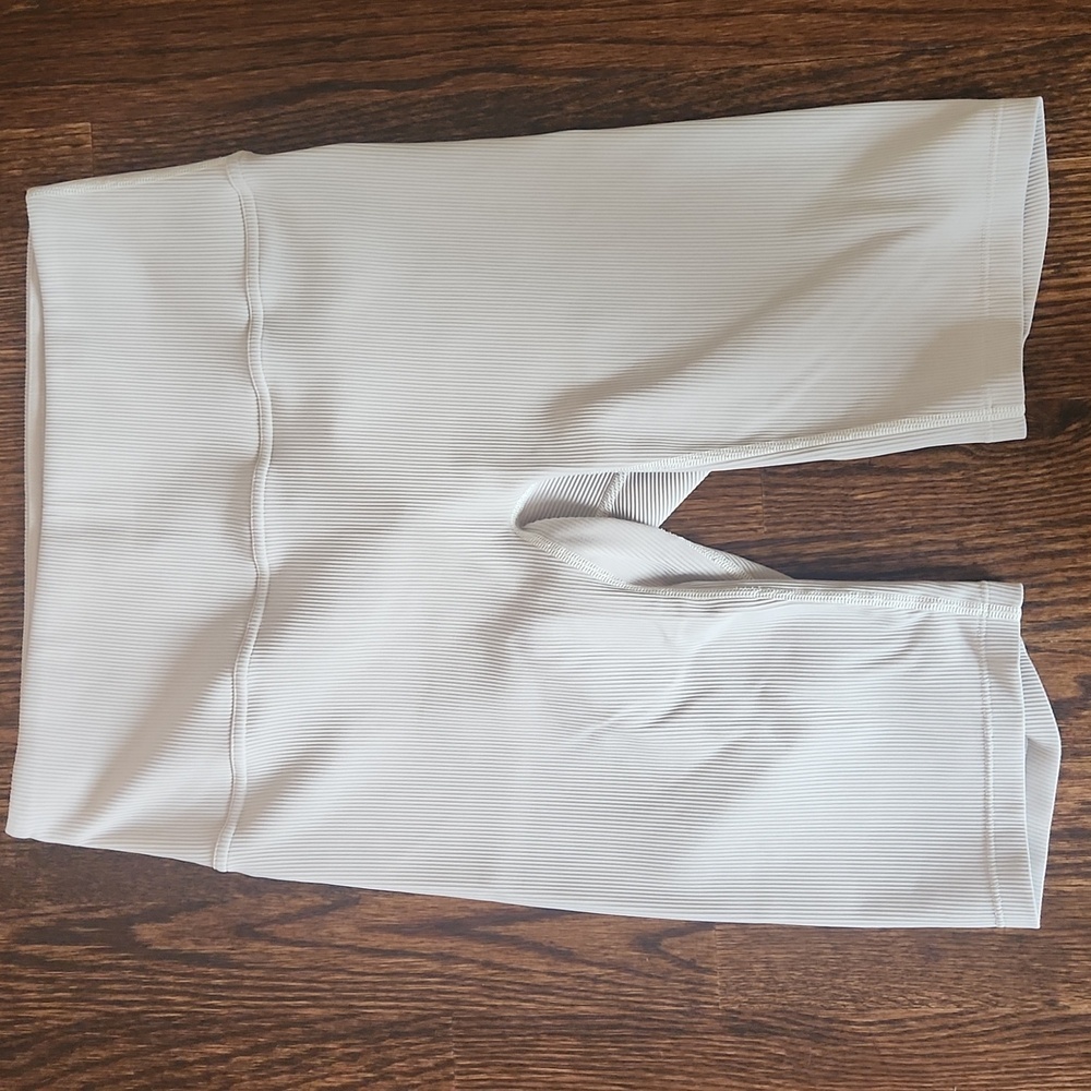 lululemon athletica White Align Ribbed High-Rise Shorts size 6